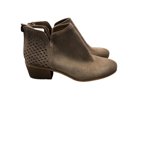 Susina Blakely Taupe Perforated Bootie Soft Suede Back Zip EUC Size 8 - Picture 2 of 6